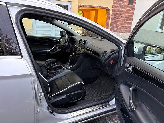 Ford Mondeo 7 of 12