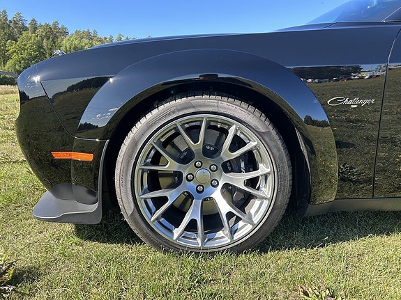 Dodge Challenger 11 of 30