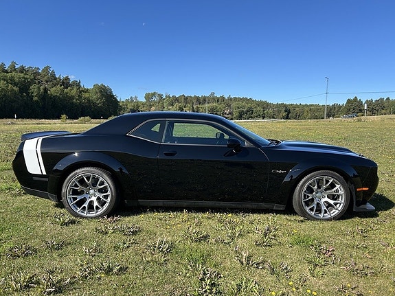 Dodge Challenger 6 of 30