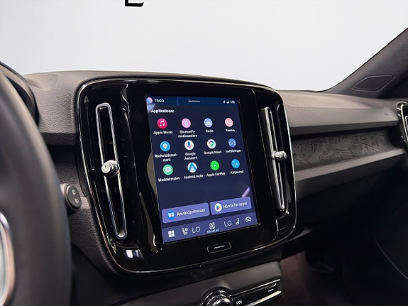 Volvo XC40 16 of 18
