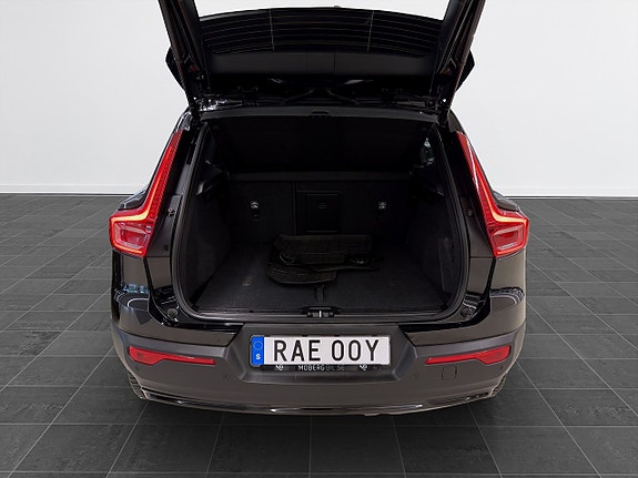 Volvo XC40 8 of 18