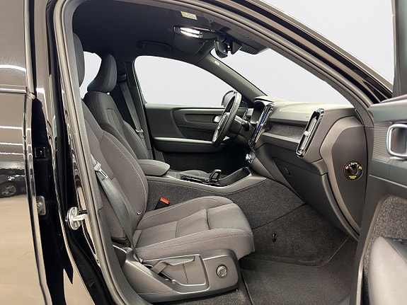 Volvo XC40 12 of 18