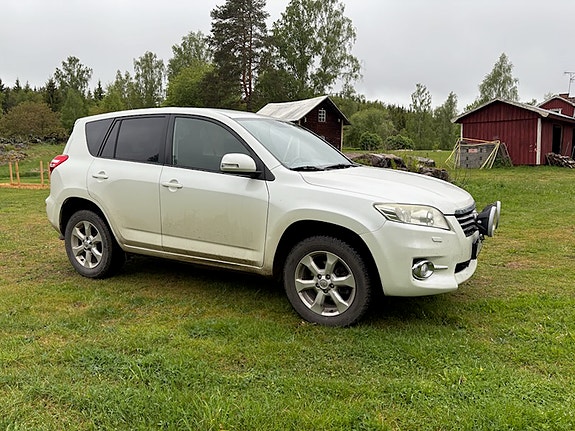 Toyota RAV4 3 of 4