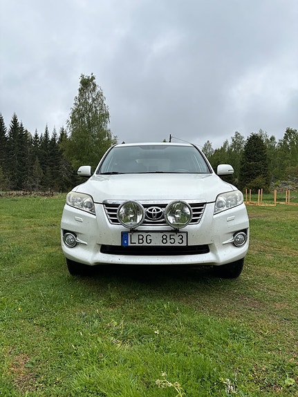 Toyota RAV4 2 of 4