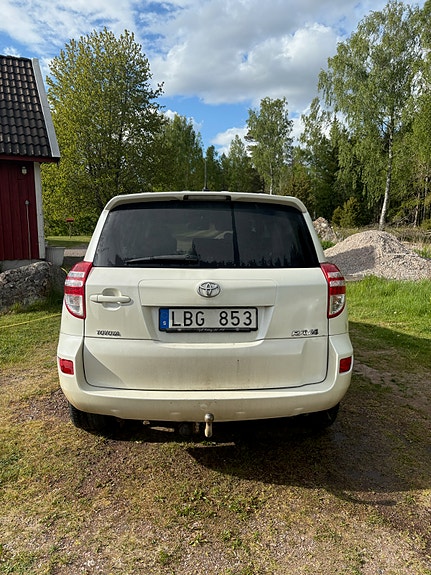 Toyota RAV4 4 of 4