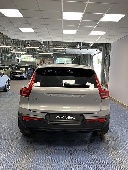 Volvo XC40 3 of 12