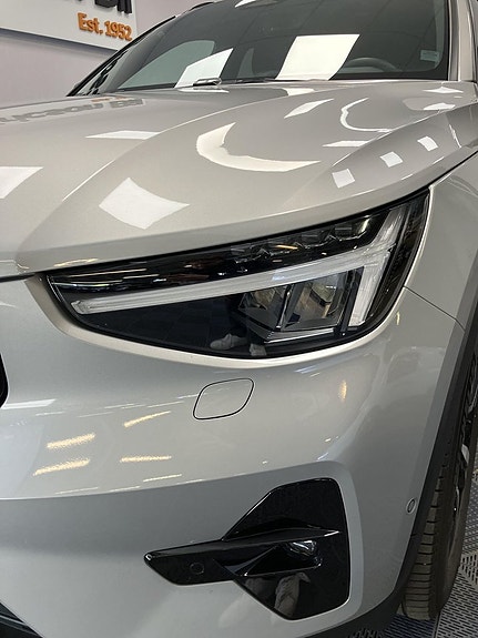 Volvo XC40 4 of 12