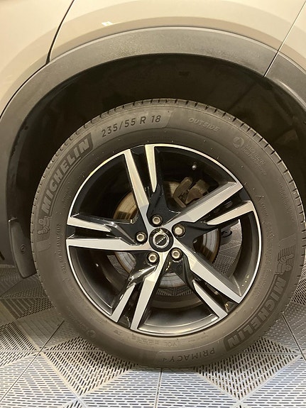 Volvo XC40 5 of 12