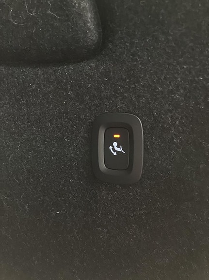 Volvo XC40 7 of 12