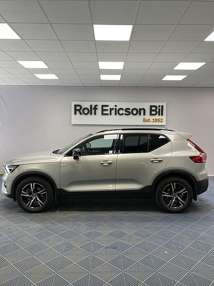 Volvo XC40 2 of 12