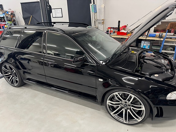 Audi RS4 2 of 7