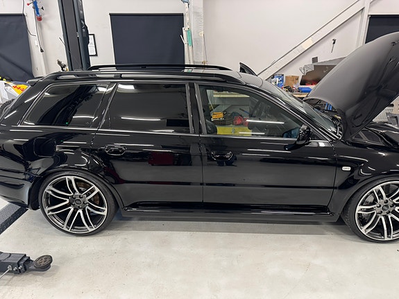 Audi RS4 3 of 7