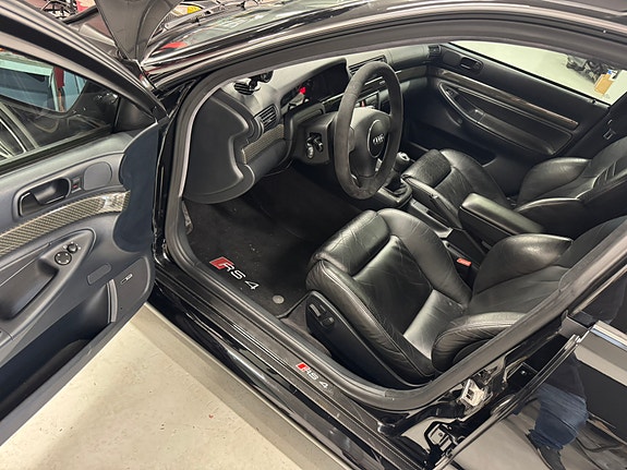 Audi RS4 4 of 7