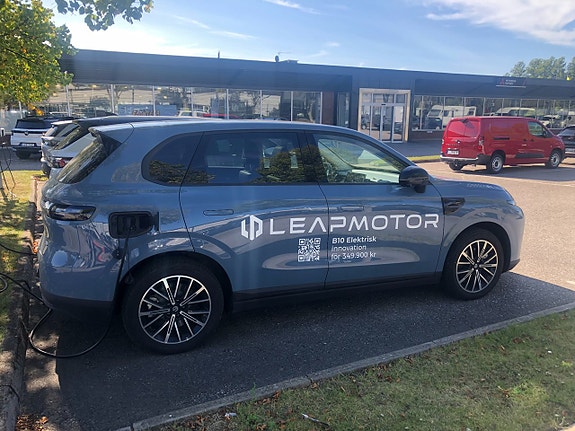 Leapmotor B10 2 of 2