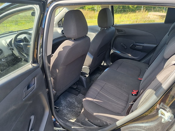 Chevrolet Aveo 5 of 7