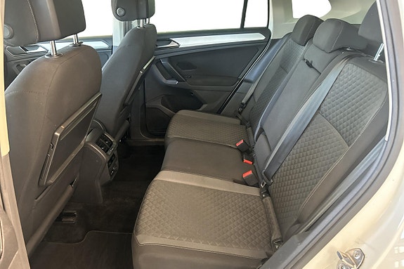 Volkswagen Tiguan 16 of 30