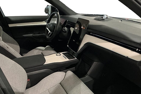 Volvo EX90 14 of 28