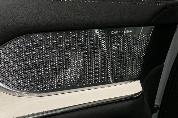 Volvo EX90 17 of 28