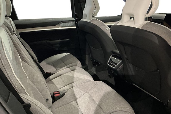 Volvo EX90 16 of 28