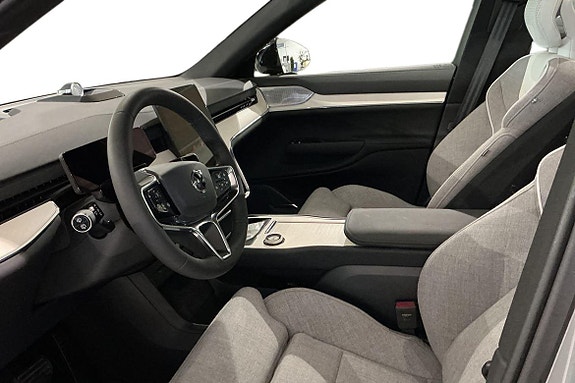 Volvo EX90 13 of 28