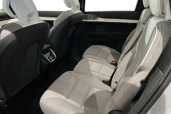 Volvo EX90 15 of 28