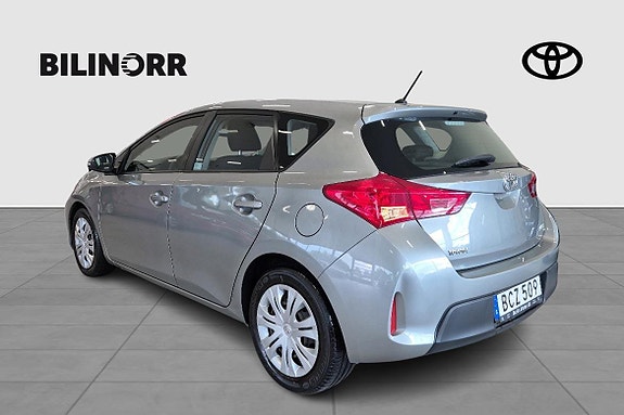 Toyota Auris 3 of 12
