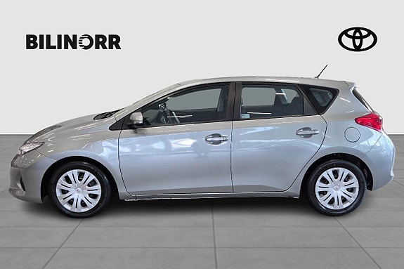 Toyota Auris 4 of 12
