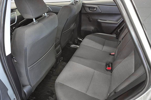 Toyota Auris 9 of 12