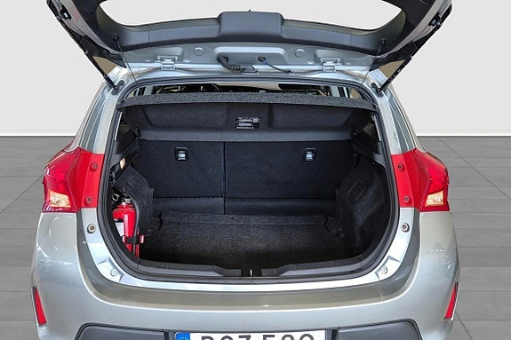 Toyota Auris 12 of 12