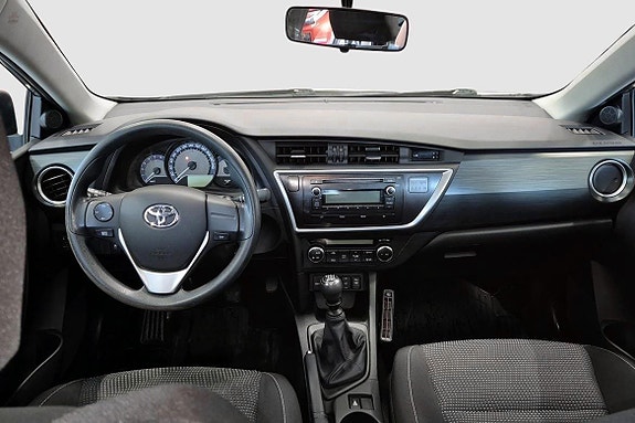 Toyota Auris 10 of 12