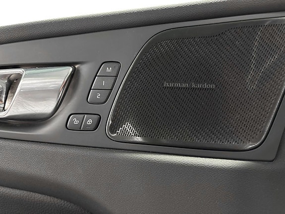 Volvo XC60 15 of 21