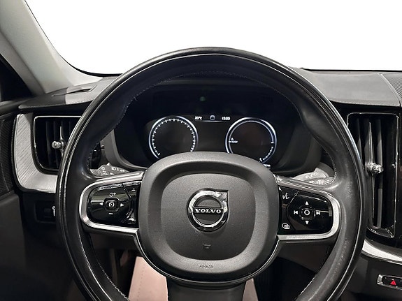 Volvo XC60 10 of 21