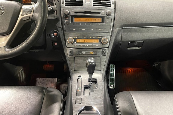 Toyota Avensis 11 of 15