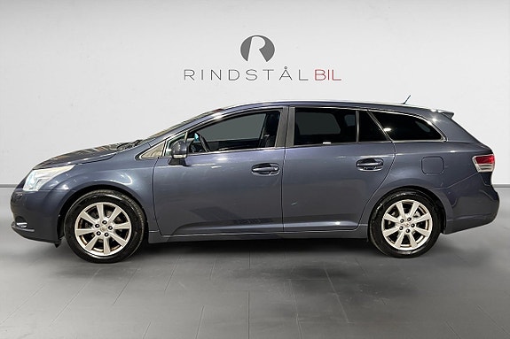 Toyota Avensis 4 of 15
