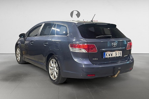 Toyota Avensis 5 of 15