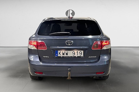 Toyota Avensis 6 of 15