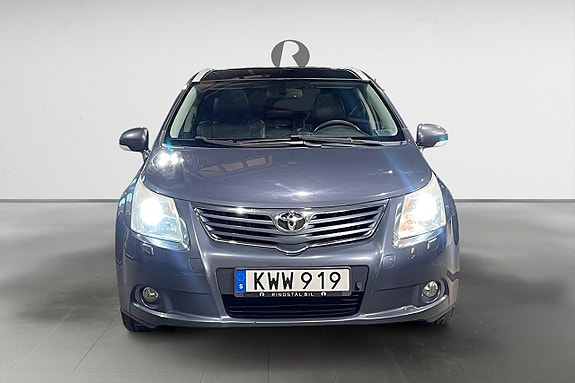 Toyota Avensis 9 of 15