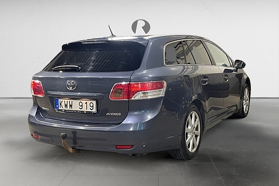 Toyota Avensis 7 of 15