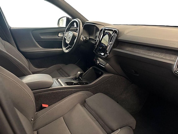 Volvo EX40 13 of 30