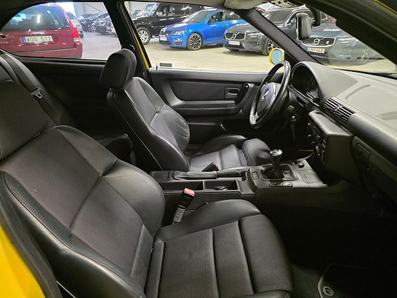 BMW 323Ti 8 of 11