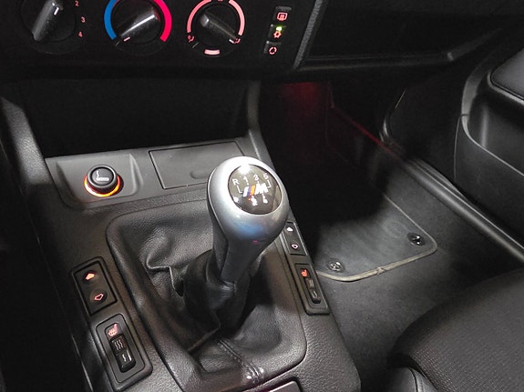 BMW 323Ti 9 of 11
