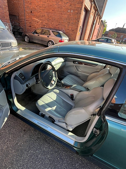 Mercedes-Benz CLK230 2 of 7