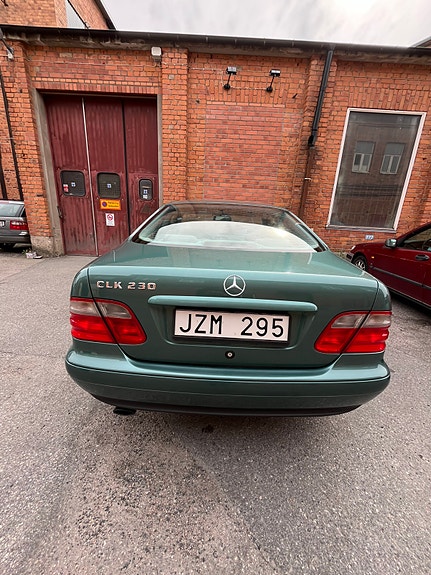 Mercedes-Benz CLK230 5 of 7