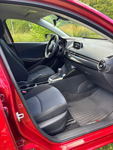 Mazda 2 6 of 8