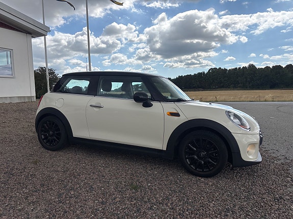 MINI Cooper 2 of 5