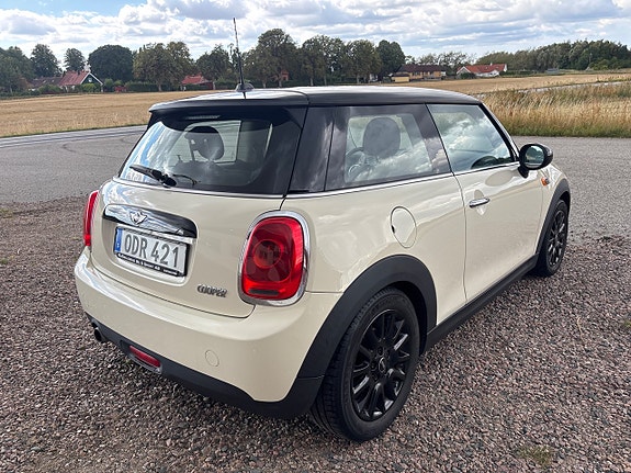 MINI Cooper 3 of 5