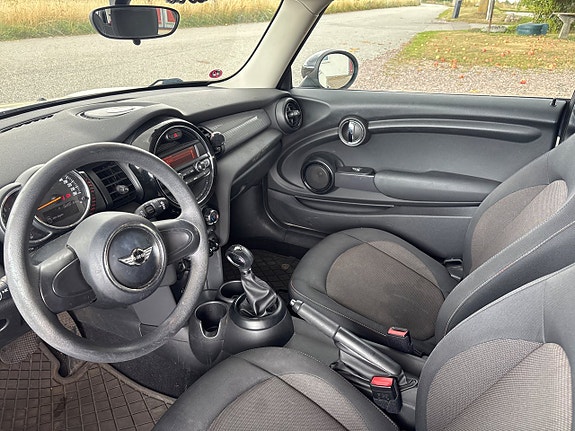 MINI Cooper 5 of 5