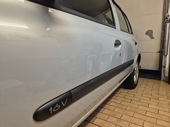 Renault Clio 3 of 18