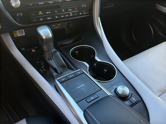 Lexus RX450h 17 of 25