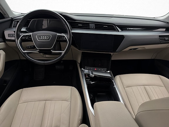 Audi e-tron 14 of 30